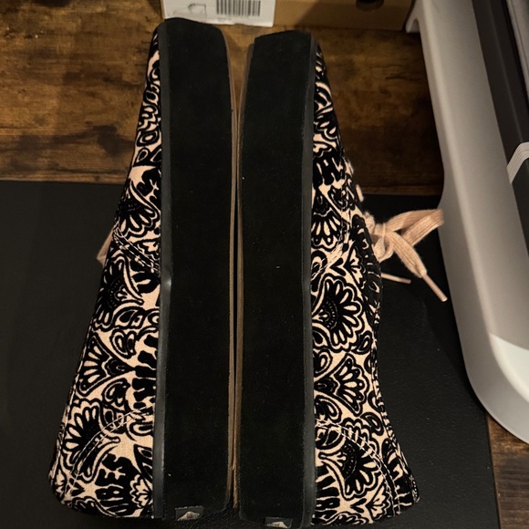 Vans Authentic Platform 2.0 sneakers with a black and pink floral print. - Picture 4 of 5